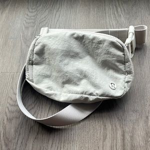 Lululemon Everywhere Belt Bag in Opal